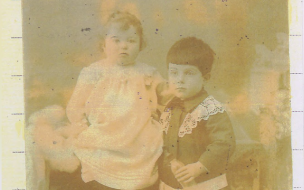Nazım Hikmet’in 1 Yaşında Kuzeni Celaleddin ile Fotoğrafı